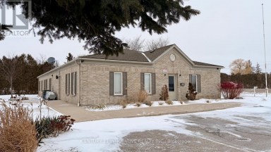 5615 MCGILLIVRAY DRIVE N Lucan Biddulph Ontario photo 2