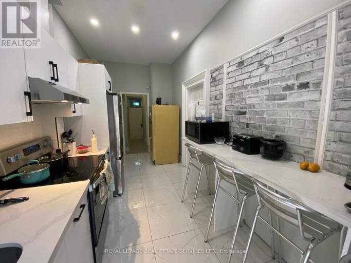 203 - 206 CARLTON STREET, Toronto (Cabbagetown-South St. James Town), Ontario, M5A2L1