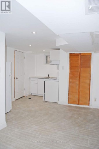 BSMT - 42 ST DUNSTAN DRIVE, Toronto (Oakridge), Ontario, M1L2V5