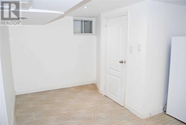 BSMT - 42 ST DUNSTAN DRIVE Toronto (Oakridge) Ontario photo 7