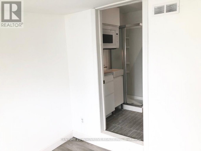 STUDIO - 42 ST DUNSTAN DRIVE, Toronto (Oakridge), Ontario, M1L2V5