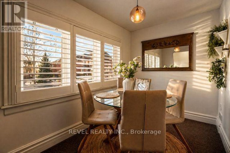 A - 296 QUEEN STREET S, Mississauga (Streetsville), Ontario, L5M1M2