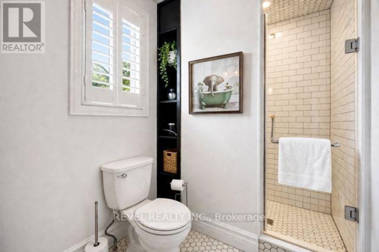A - 296 QUEEN STREET S, Mississauga (Streetsville), Ontario, L5M1M2