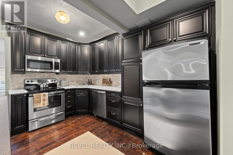 A - 296 QUEEN STREET S, Mississauga (Streetsville), Ontario, L5M1M2