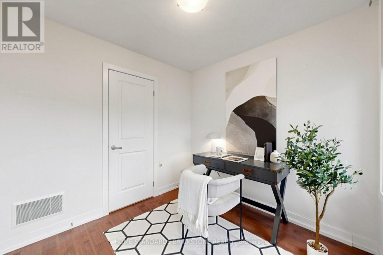 215 SALTERTON CIRCLE, Vaughan, Ontario, L6A4Z2