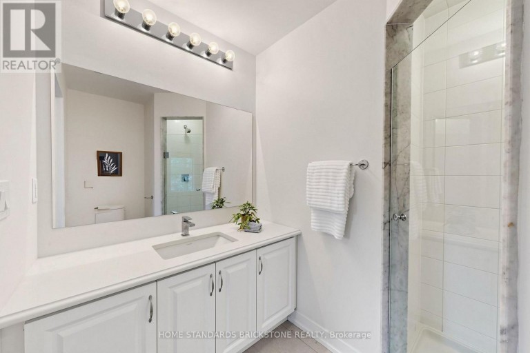 215 SALTERTON CIRCLE, Vaughan, Ontario, L6A4Z2