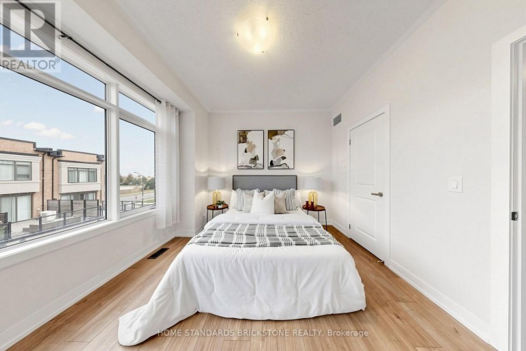 215 SALTERTON CIRCLE, Vaughan, Ontario, L6A4Z2