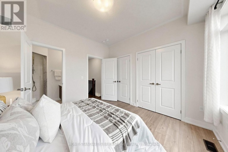 215 SALTERTON CIRCLE, Vaughan, Ontario, L6A4Z2