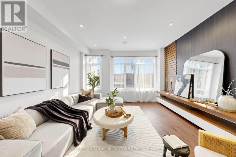 215 SALTERTON CIRCLE, Vaughan, Ontario, L6A4Z2