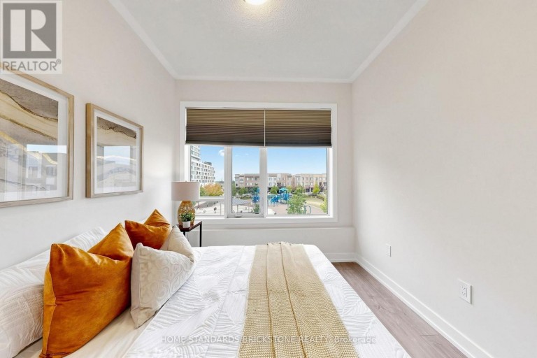 215 SALTERTON CIRCLE, Vaughan, Ontario, L6A4Z2