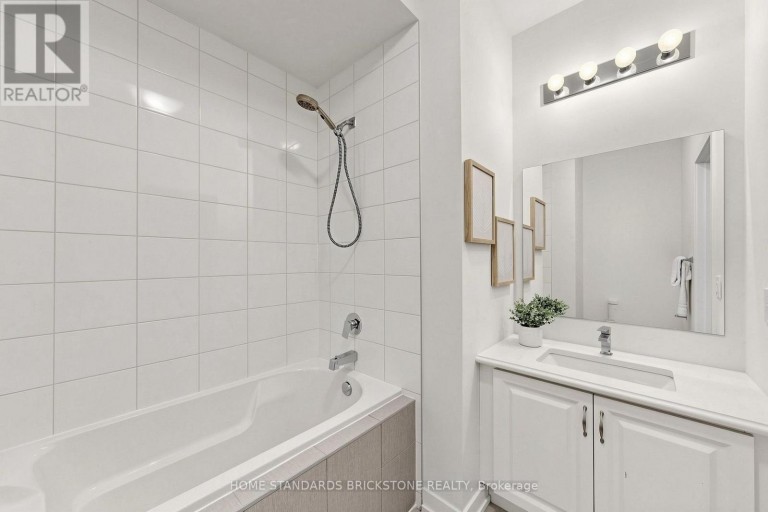 215 SALTERTON CIRCLE, Vaughan, Ontario, L6A4Z2