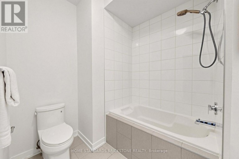 215 SALTERTON CIRCLE, Vaughan, Ontario, L6A4Z2