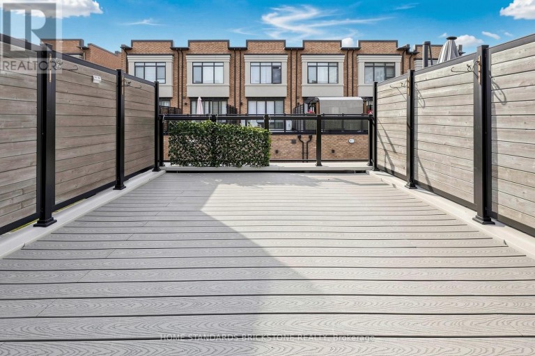 215 SALTERTON CIRCLE, Vaughan, Ontario, L6A4Z2