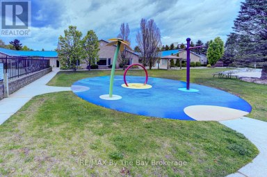 75 - 85 THEME PARK DRIVE Wasaga Beach Ontario photo 12