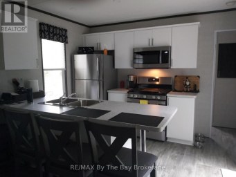 75 - 85 THEME PARK DRIVE Wasaga Beach Ontario photo 15