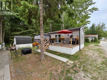75 - 85 THEME PARK DRIVE Wasaga Beach Ontario photo 9