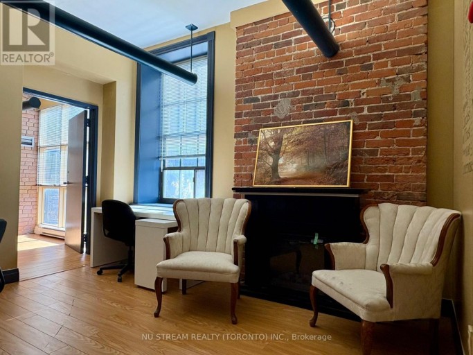 301 - 100 FRONT STREET E, Toronto (Moss Park), Ontario, M5A1E1