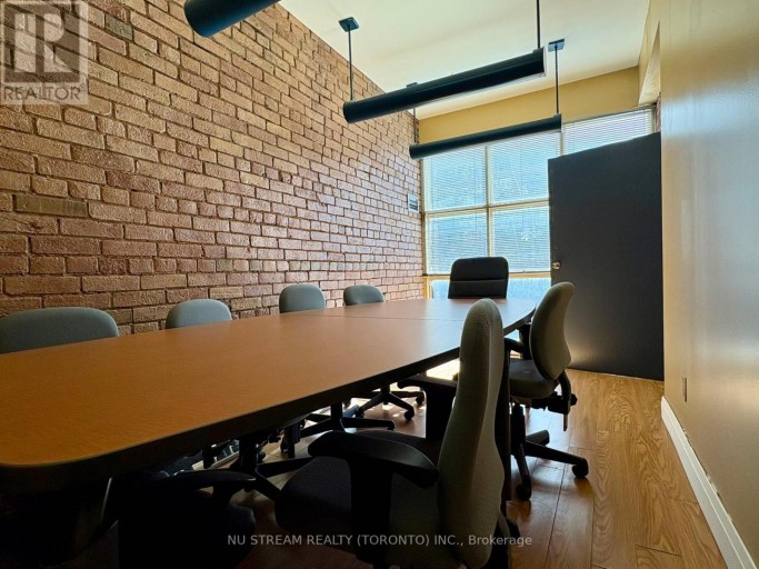 301 - 100 FRONT STREET E, Toronto (Moss Park), Ontario, M5A1E1