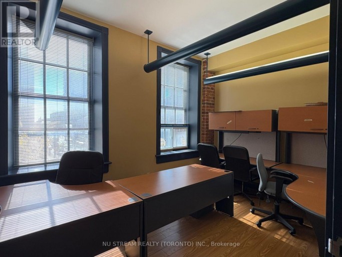 301 - 100 FRONT STREET E, Toronto (Moss Park), Ontario, M5A1E1