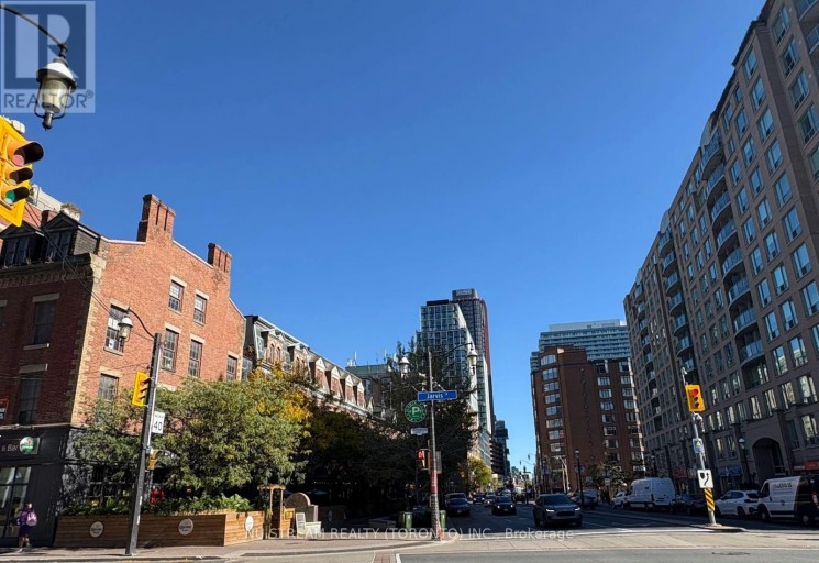302 - 100 FRONT STREET E, Toronto (Moss Park), Ontario, M5A1E1