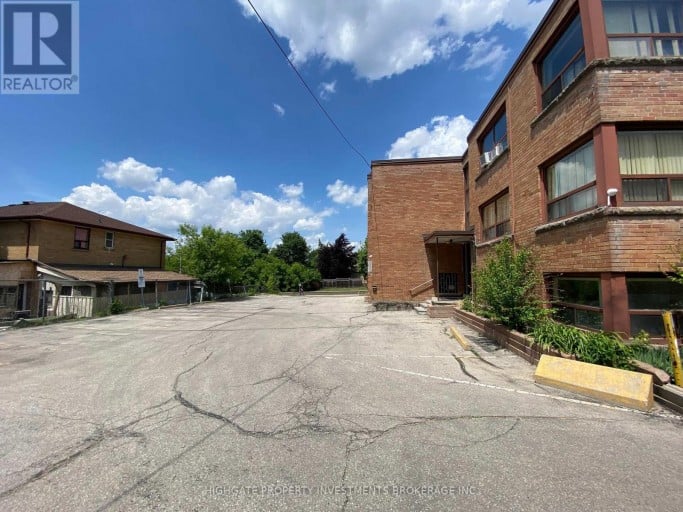 3 - 34 ERLESMERE AVENUE, Brampton (Brampton East), Ontario, L6W2T6