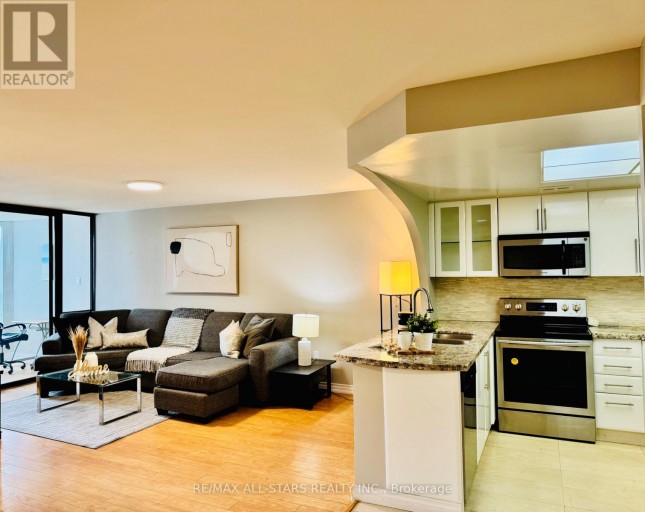 402 - 7601 BATHURST STREET, Vaughan (Crestwood-Springfarm-Yorkhill), Ontario, L4J4H5