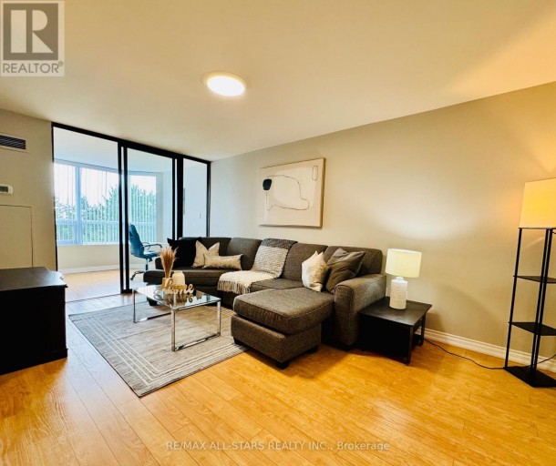 402 - 7601 BATHURST STREET, Vaughan (Crestwood-Springfarm-Yorkhill), Ontario, L4J4H5