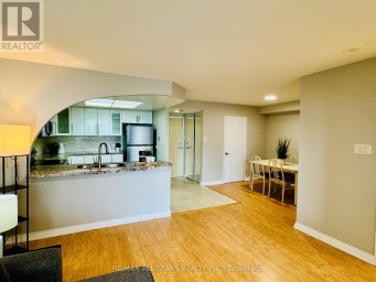 402 - 7601 BATHURST STREET Vaughan (Crestwood-Springfarm-Yorkhill) Ontario photo 2