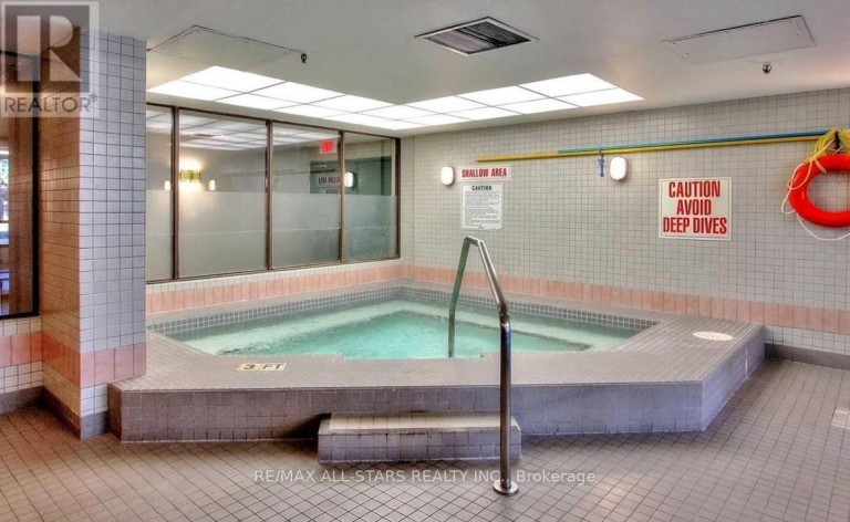402 - 7601 BATHURST STREET, Vaughan (Crestwood-Springfarm-Yorkhill), Ontario, L4J4H5