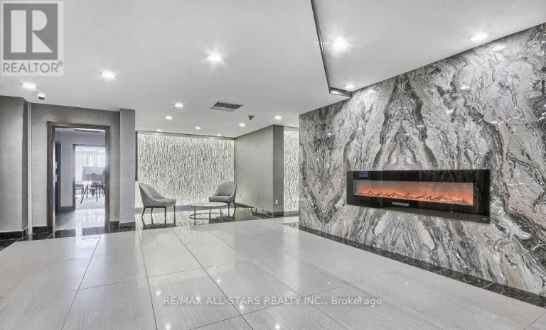 402 - 7601 BATHURST STREET, Vaughan (Crestwood-Springfarm-Yorkhill), Ontario, L4J4H5