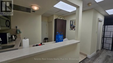 #100 - 53 VILLAGE CENTRE PLACE Mississauga (City Centre) Ontario photo 10