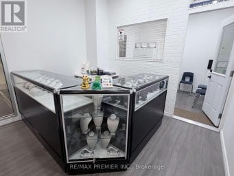 203 - 7181 YONGE STREET Markham (Thornhill) Ontario photo 2