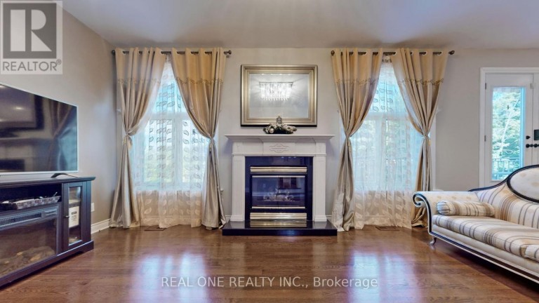 12 JARVIS AVENUE, Aurora (Aurora Estates), Ontario, L4G6W8