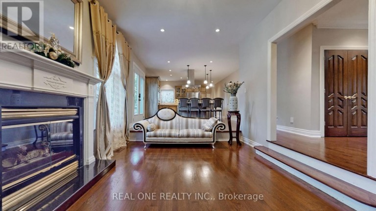 12 JARVIS AVENUE, Aurora (Aurora Estates), Ontario, L4G6W8