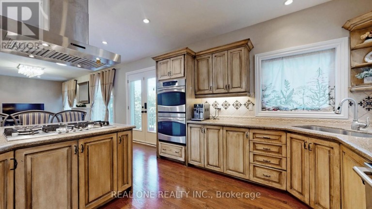12 JARVIS AVENUE, Aurora (Aurora Estates), Ontario, L4G6W8
