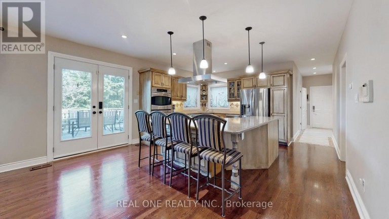 12 JARVIS AVENUE, Aurora (Aurora Estates), Ontario, L4G6W8
