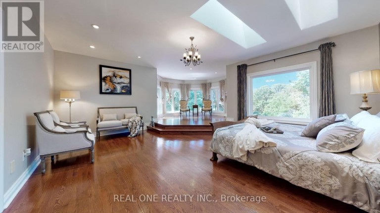 12 JARVIS AVENUE, Aurora (Aurora Estates), Ontario, L4G6W8