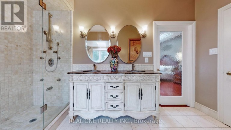 12 JARVIS AVENUE, Aurora (Aurora Estates), Ontario, L4G6W8