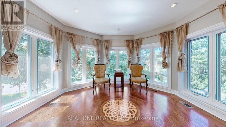 12 JARVIS AVENUE, Aurora (Aurora Estates), Ontario, L4G6W8