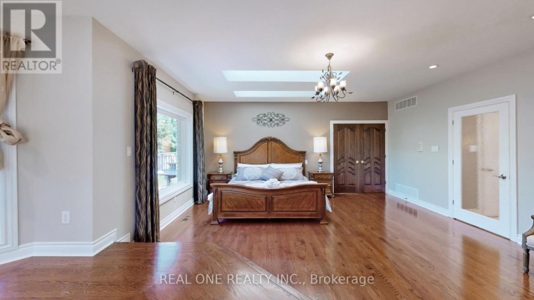 12 JARVIS AVENUE, Aurora (Aurora Estates), Ontario, L4G6W8