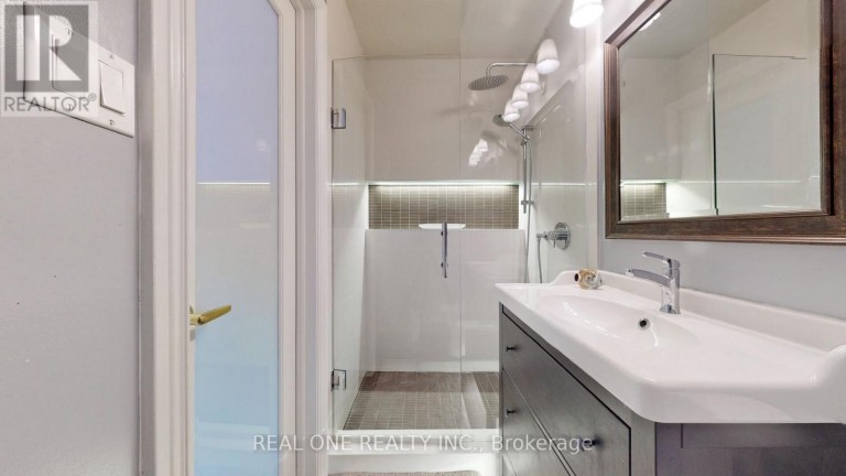 12 JARVIS AVENUE, Aurora (Aurora Estates), Ontario, L4G6W8