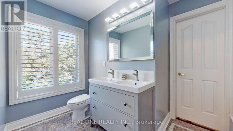 12 JARVIS AVENUE, Aurora (Aurora Estates), Ontario, L4G6W8
