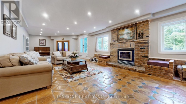 12 JARVIS AVENUE, Aurora (Aurora Estates), Ontario, L4G6W8