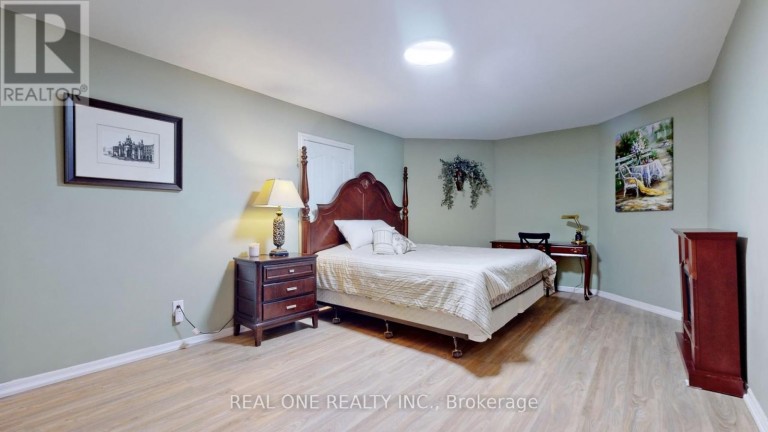 12 JARVIS AVENUE, Aurora (Aurora Estates), Ontario, L4G6W8