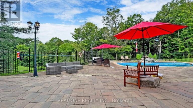 12 JARVIS AVENUE, Aurora (Aurora Estates), Ontario, L4G6W8