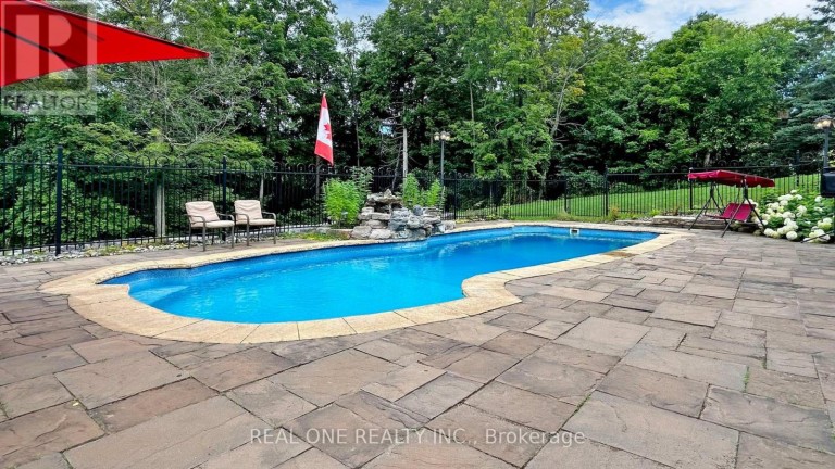12 JARVIS AVENUE, Aurora (Aurora Estates), Ontario, L4G6W8
