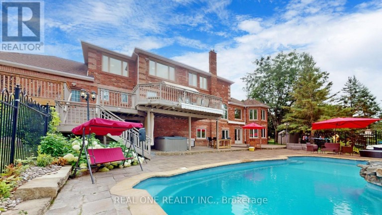 12 JARVIS AVENUE, Aurora (Aurora Estates), Ontario, L4G6W8