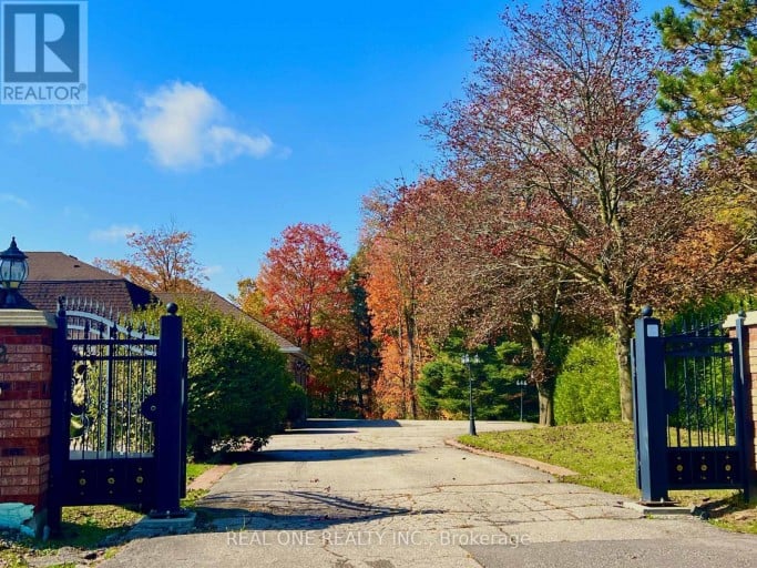12 JARVIS AVENUE, Aurora (Aurora Estates), Ontario, L4G6W8