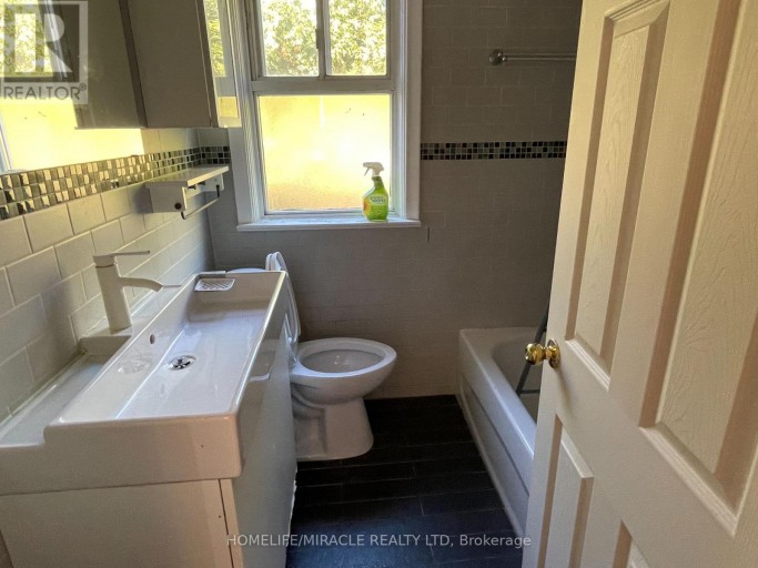 MAIN FLOOR - 45 MARTORINO DRIVE, Toronto (Kennedy Park), Ontario, M1K2J3