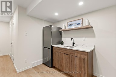 20 - 215 NORTH CENTRE ROAD London North (North B) Ontario photo 28